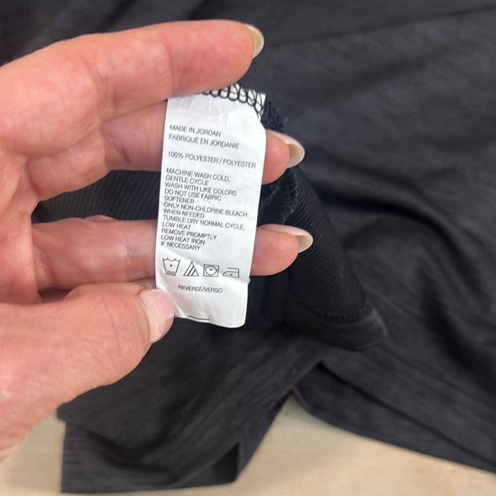 IZOD Men's Heathered Black Short Sleeve Polo Golf Shirt - Picture 9 of 9